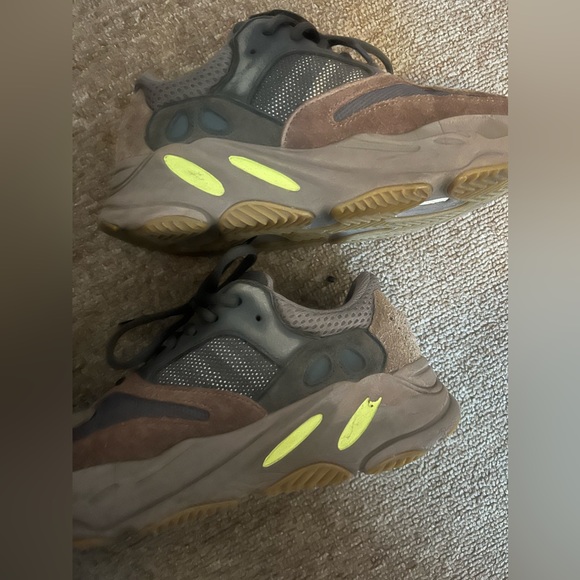 Yeezy Boost 700 - Picture 5 of 5